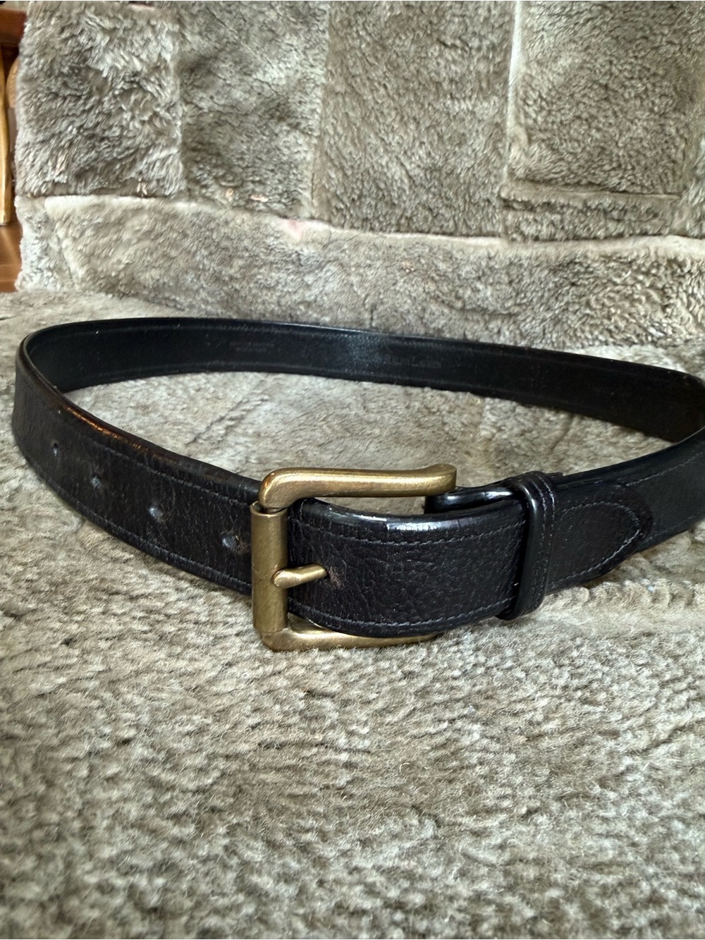 Polo Ralph Lauren black leather belt with  logo detail and gold buckle. Size 32